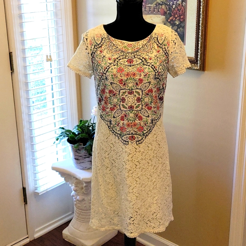 Red Camel cream lace dress painted blue red bodice Short sleeve lined Small EUC…